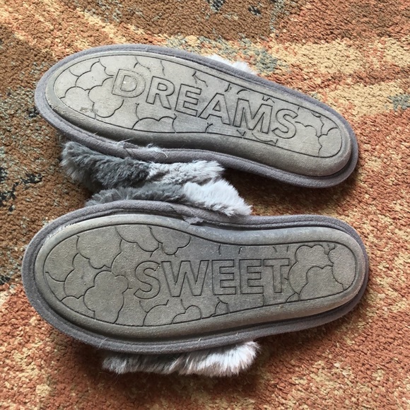 Women’s size 9/10 gray Hello Mello Comfy Indoor Outdoor Super Plush Slippers - Picture 4 of 5